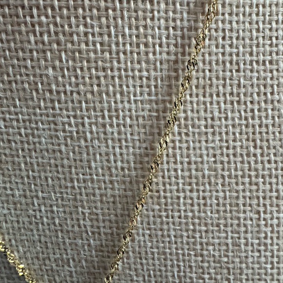 Beautiful 14k Gold Sand Dollar Pendant w/14k Gold Chain - 18” Necklace - Picture 4 of 8